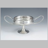 Ashbee, Silver two handled cup, photo on titusomega.com,.jpg